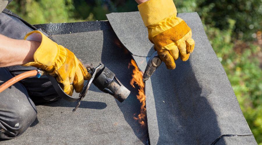 Professional gutter cleaning in West Bloomfield, MI